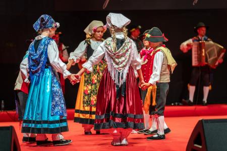 Veselo razpoloženje tudi na drugi festivalski dan Dnevov narodnih noš in oblačilne dediščine v Kamniku (45)